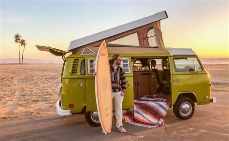 Tour Lướt Sóng Bãi Biển Malibu trên Xe Van VW Cổ Điển｜Los Angeles - KKday