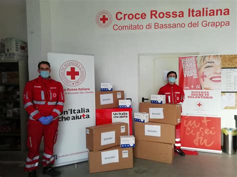 Covid Sani In Veneto Dona Mascherine A Croce Rossa Notizie