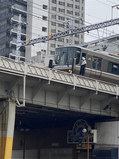 Jr神戸線 元町駅で人身事故「新快速に飛び込みフロントガラス破損、先頭車両の乗客が巻き込まれ複数怪我」遅延証明書web化初日から試練 電車遅延