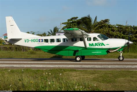 V3 HGQ Cessna 208B Grand Caravan Maya Island Air Gerrit Griem