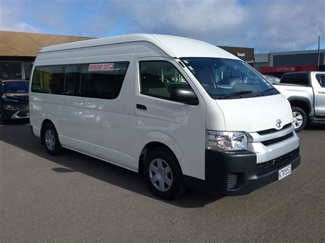 Toyota Hiace Minibus Td Dt At