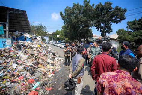 Persen Tempat Pembuangan Sementara Sampah Di Bandung Overload