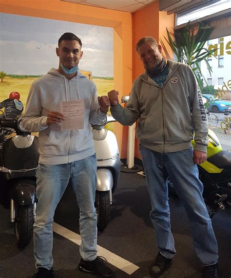 This guide helps you navigate the busy U Bahnhof Rudow station 19