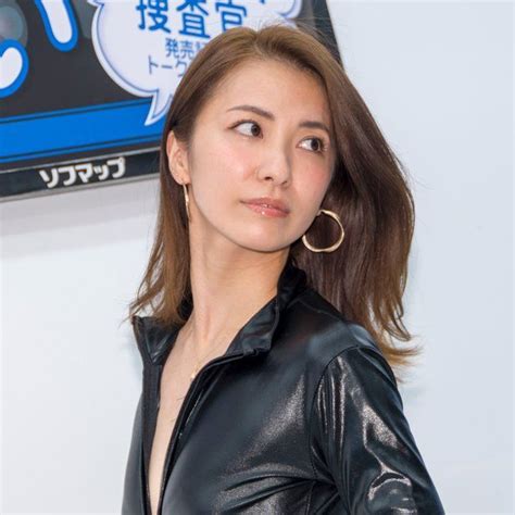 【ザテレビジョン芸能ニュース！】画像：戸田れいdvd「監禁潜入捜査官」リバプール発売イベントより 戸田れい 革のキャットスーツ 美ボディー