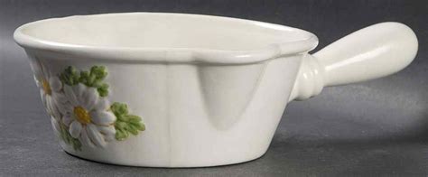 Sculptured Daisy Open Sauce Boat By Metlox Poppytrail Vernon