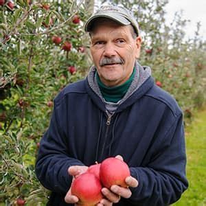 Apple farmer helping hungry families | Feeding America