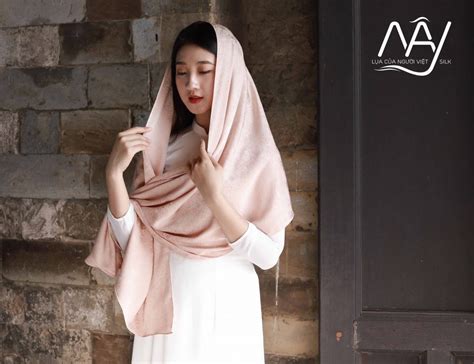 Khăn lụa Bảo Lộc màu nude dệt họa tiết hoa sen Quà tặng đối tác cao cấp