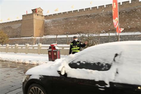 【平安春运 交警同行】晋中公安交警雪天执勤保畅通 守护平安出行路澎湃号·政务澎湃新闻 The Paper