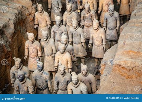 Statue Sculture Scavate Di Soldati Dell Esercito Di Terracota Dell