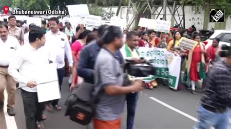 Bhubaneswar Bjd Workers Hold Protest In Front Of Raj Bhavan Against