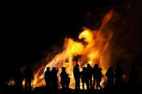 Notte Dei Fal A Nusco Come Nasce La Tradizione Dei Festeggiamenti Di