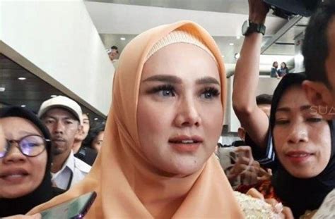 Mulan Jameela Unggah Potret Irwan Mussry Netizen Ingatkan Maia Waspada