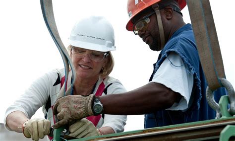 Photo Release -- Susan Ford Bales Visits Northrop Grumman Shipbuilders ...