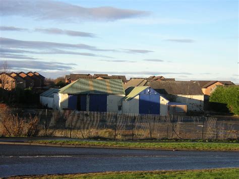 Derelict Garage Eddlewood Hamilton © Iain Thompson Geograph