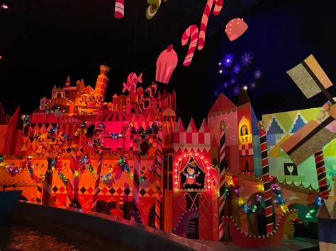 It S A Small World Holiday 2022 Debuts New Inclusive Dolls With