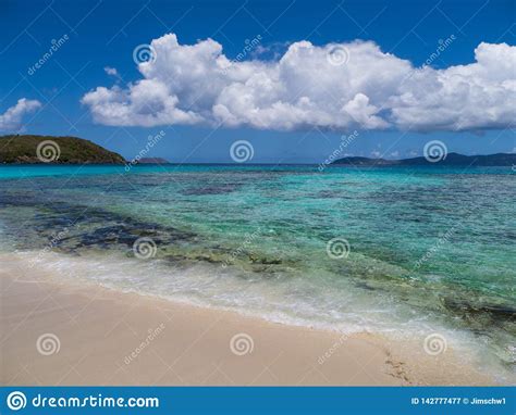 Mar Del Caribe En St John Islas V Rgenes De Los E E U U Imagen De