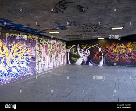 London graffiti and wall art Stock Photo - Alamy