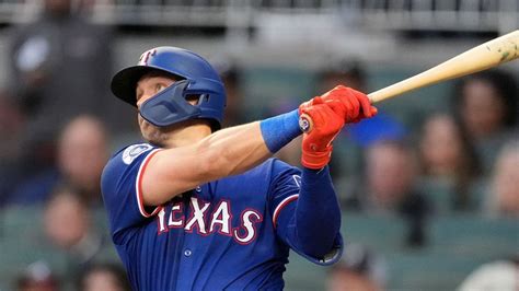 Rangers Beat Braves With 6 4 Victory