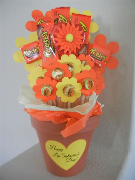 How To Decorate Valentines Table With Reeses Peanut Butter Cups