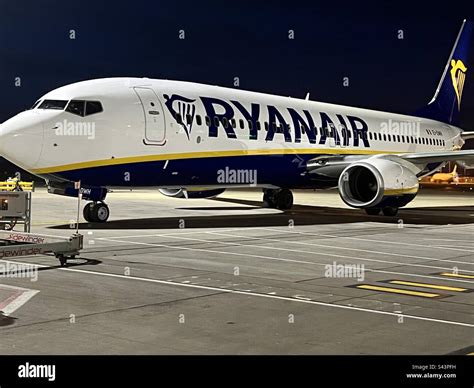 Ryanair Aircraft At Edinburgh Airport Stock Photo Alamy