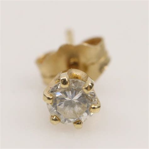 14kt Gold Diamond Stud Earring Property Room