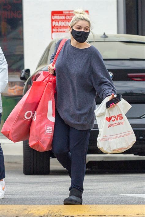 Ariel Winter Braless Boobs Hot Celebs Home