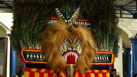 Jos Lurr Solah Keren Pembarong Ganteng Reog Ponorogo Bikin Penonton