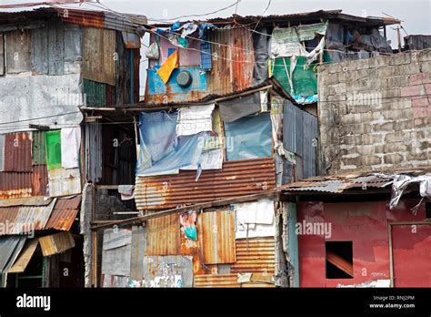 Philippines Poverty Hi Res Stock Photography And Images Alamy