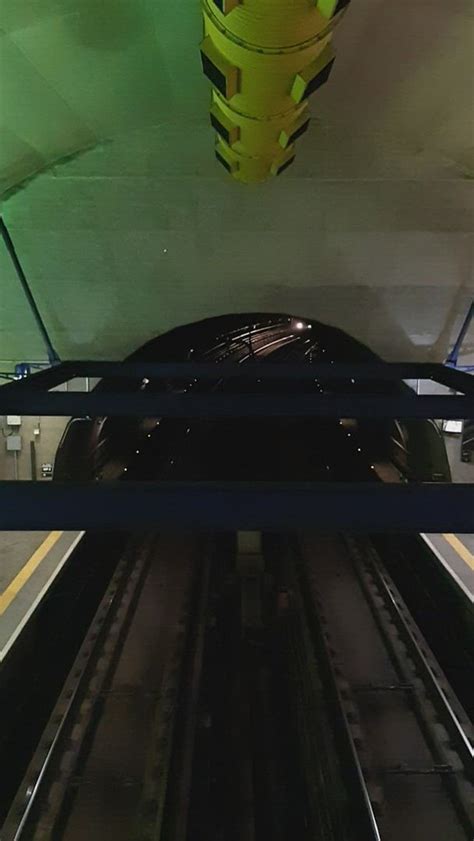 Trem Chegando na Estação Alto do Ipiranga Companhia do Metropolitano