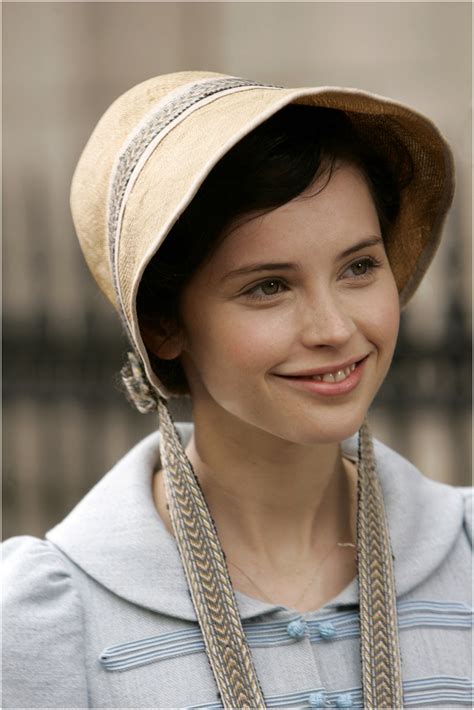 Classify an English actress Felicity Jones