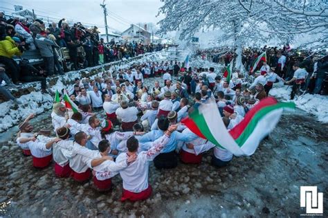 Празници и обичаи в България