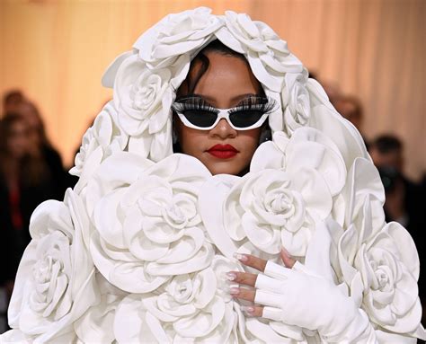 Rihanna Redefines Maternity Fashion With Sexy Outfits World Today News