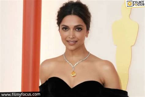 Oscars 2023 Deepika Padukone Picks Classic Hollywood Look For Red