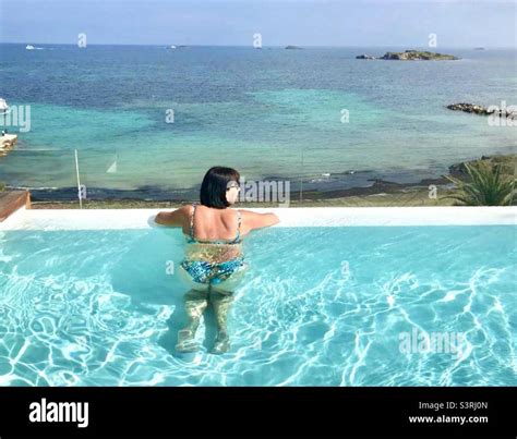 Woman Wearing Bikini Infinity Pool Hi Res Stock Photography And Images