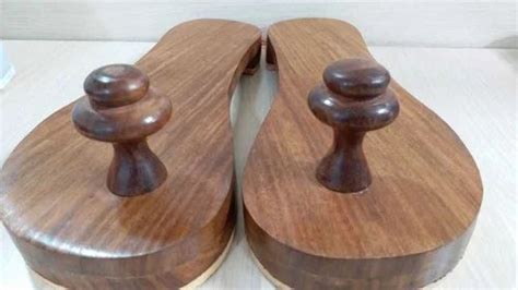 Wooden Handicrafts Items Wooden Slipper Manufacturer From Saharanpur