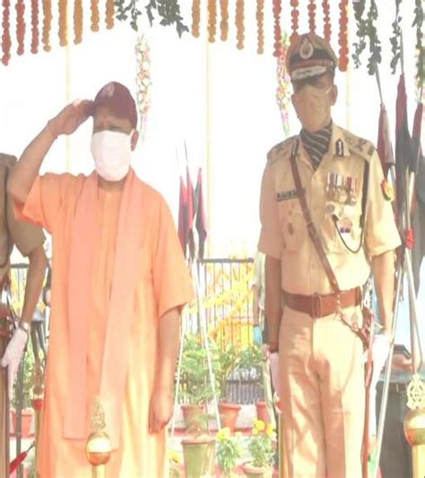 पुलिस स्मृति दिवस Cm योगी ने लखनऊ पुलिस लाइन में शहीदों को दी