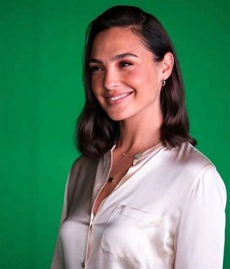 Pin By Nico Landauro Constanzo On Cine Podcast Book Gal Gadot Gal