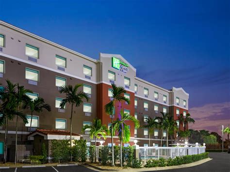 Hotels In Pembroke Pines Holiday Inn Express Suites Pembroke Pines