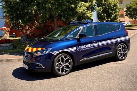 Renault Grand Scénic des monospaces pour la Gendarmerie nationale