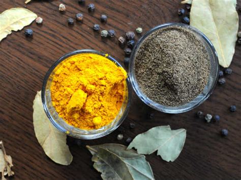 10 Health Benefits Of Turmeric And Black Pepper