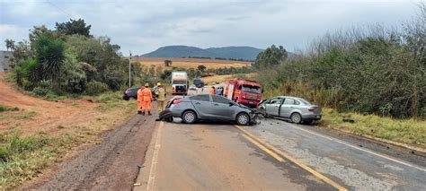 Motorista Perde Controle De Dire O Invade Contram O E Bate Em Outros