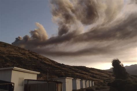 Volcán Ubinas registró fuerte explosión con emisión de cenizas y