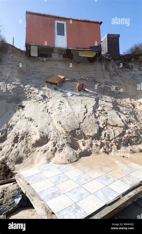 Hemsby Uk Tuesday 20th March 2018 Clifftop Property Collapsing Due