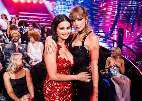 Taylor Swift And Selena Gomez Hung Out And Took Selfies As Bffs Do Glamour