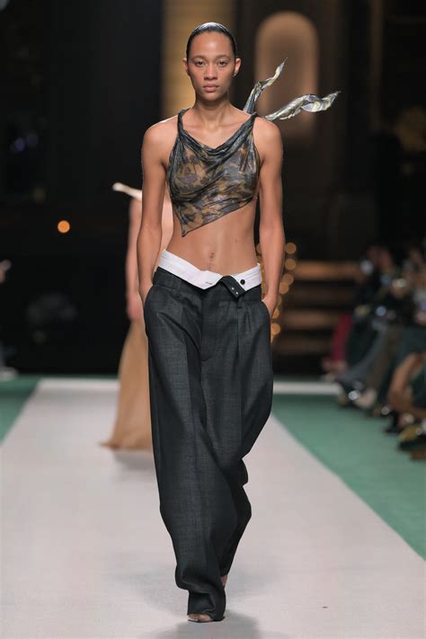 Everything the latest Pink Victoria collection means for fashion 34