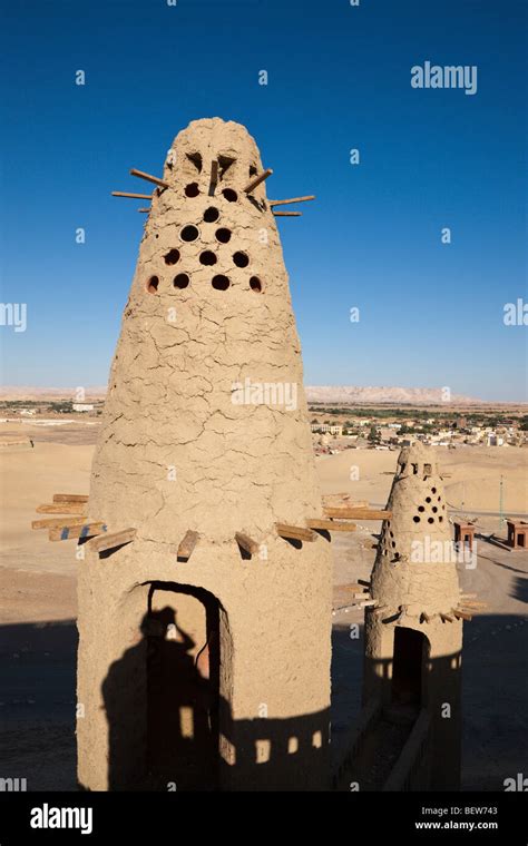 Old Town El Qasr In Dakhla Oasis Libyan Desert Egypt Stock Photo Alamy