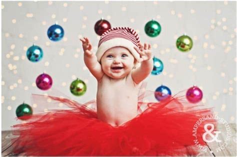 33 Absolutely Cute Babies And Their First Christmas Photo shoot