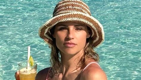 Michelle Hunziker In Bikini Bianco Un Bacio Dal Paradiso Terrestre