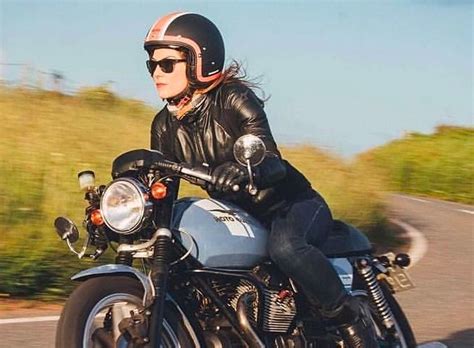 Quel Casque Moto Pour Femme Choisir Live Love Ride Le Blog ICasque