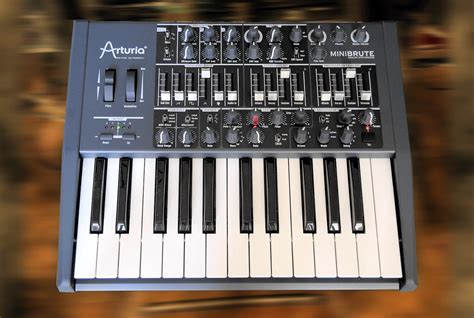 Test Arturia MiniBrute Analogsynthesizer AMAZONA De